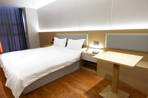 德惠天空之城商务酒店(德惠住邦城市广场店)