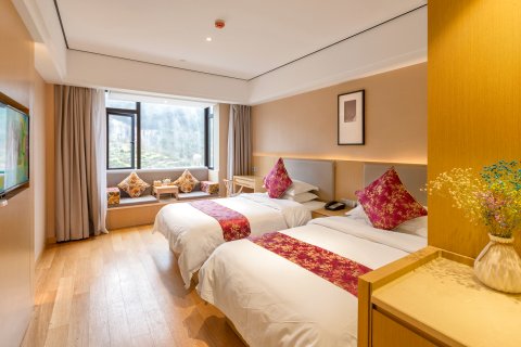 铂逸梦秦酒店(横店梦幻谷店)