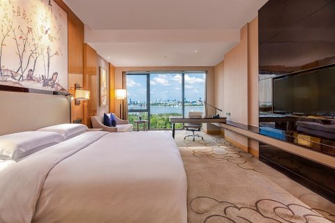 武汉世茂希尔顿酒店