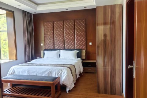 芒市华丰孔雀湖度假酒店