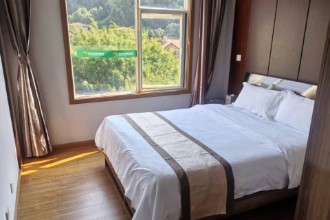 芒市华丰孔雀湖度假酒店