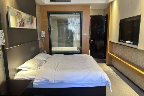 怡龍国际酒店(新蔡月亮湾公园店)