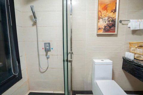 怡龍国际酒店(新蔡月亮湾公园店)