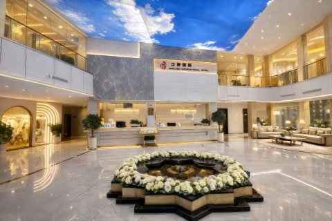 江景·国际WOMENSMOVIEWOWMOVEWOWROMANDM设计酒店(石泉县古城店)