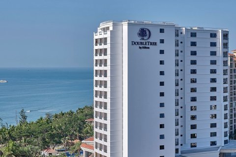 三亚湾希尔顿逸林酒店