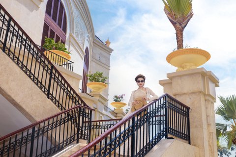 三亚湾皇冠假日度假酒店