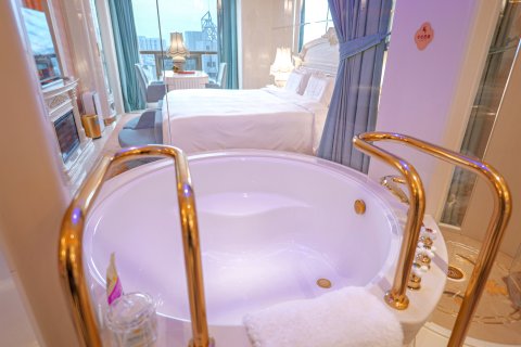 平湖白金汉爵大酒店