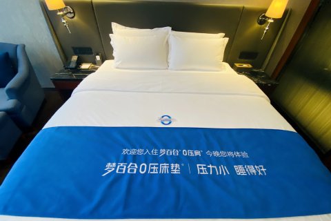 康年世嘉酒店(长沙万家丽广场人民东路地铁站店)