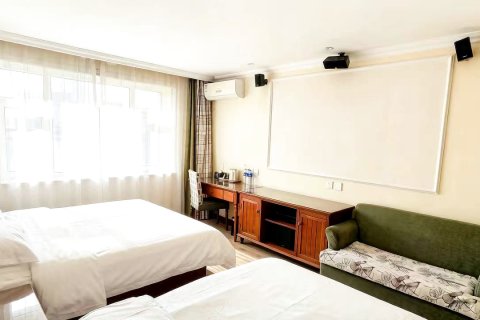 雅客小镇假日酒店(长春人民广场重庆路)