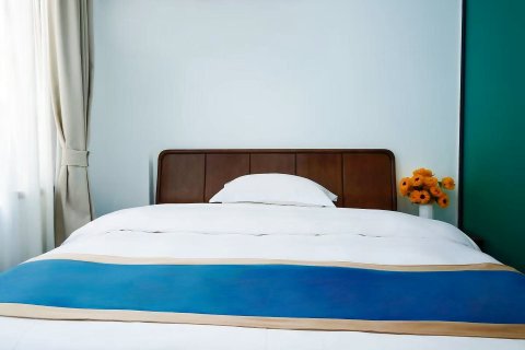 诗和远方江景民宿（凤凰沱江云桥店）