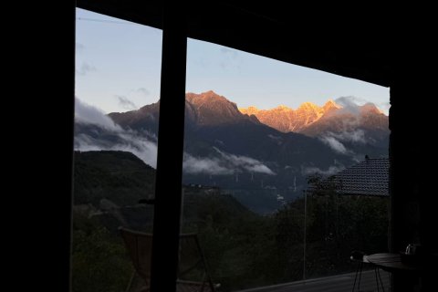 理县毕棚·拾光温泉酒店