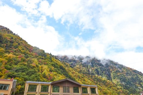 拾光温泉丨隐世·villa酒店（毕棚沟景区理小路店）