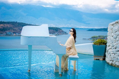 大理圣托里尼·云上天籁海景度假酒店(洱海理想邦店)