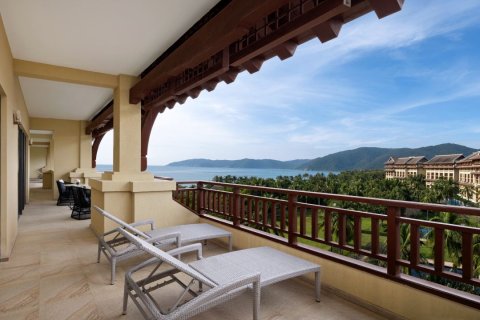 金茂三亚亚龙湾丽思卡尔顿酒店