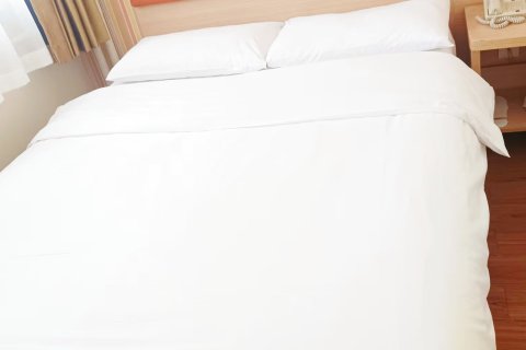 如家旗下华驿酒店(乌兰察布维多利广场北师大附中店)