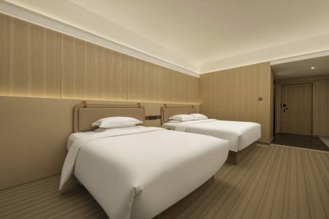 派酒店(钟楼回民街地铁站店)