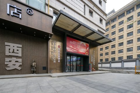 派酒店(钟楼回民街地铁站店)