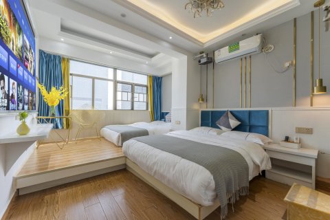 百麓园主题酒店(长沙五一广场IFS国金中心店)