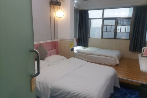 百麓园主题酒店(长沙五一广场IFS国金中心店)