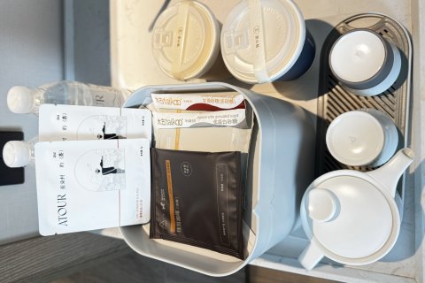 大连火车站青泥洼桥地铁站亚朵酒店