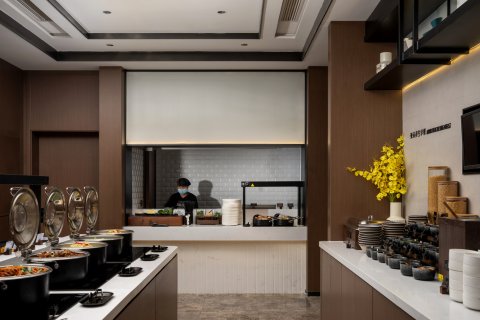 黄山屯溪新安江畔亚朵酒店