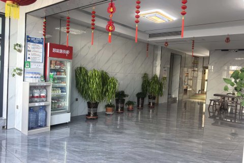 共和高原红酒店