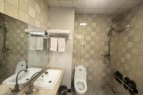 共和高原红酒店