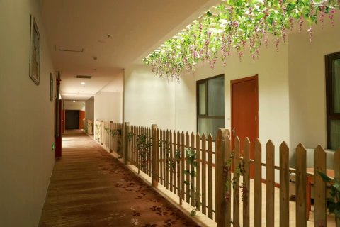 大柴旦丰瑞四季酒店(翡翠步行街店)