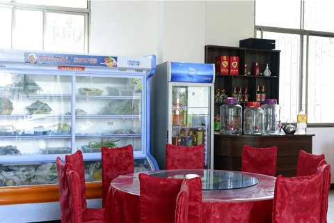 昆明红土地落霞沟春秋大酒店