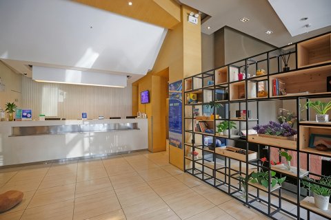 锦江之星(成都杜甫草堂省骨科医院地铁站店)