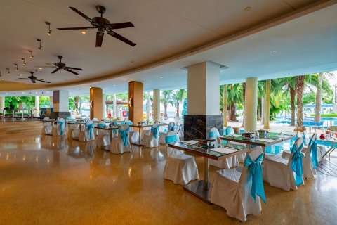 三亚亚龙湾海景国际度假酒店