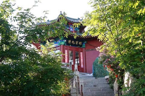 泰安迎旭宾馆(玉皇顶拱北石店)