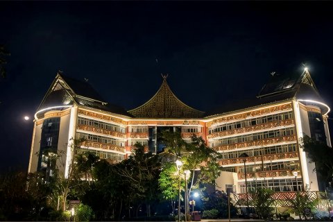 西盟龙潭大酒店