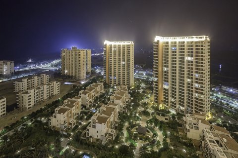 万宁神州半岛旅达屋度假公寓君临海店