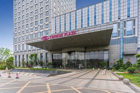 武汉保和皇冠假日酒店