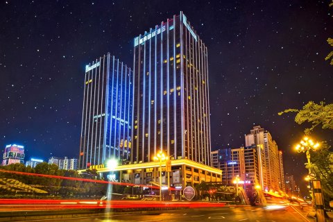 兴义富康国际酒店(桔山广场梦乐城购物中心店)