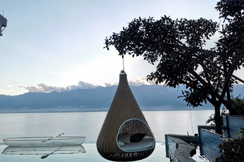 真美度假客栈(大理洱海悬崖海景店)