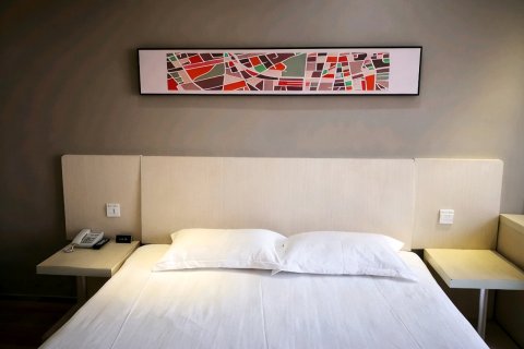 豪泰168酒店(无锡梁溪万达广场靖海地铁站店)