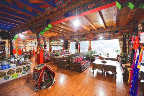 波密仁青庄园酒店(古乡湖景区店)