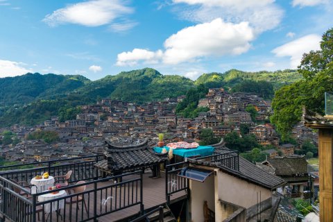 西江揽山月观景民宿