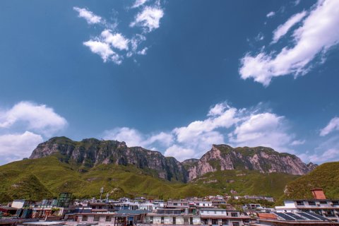 云台山三叶大酒店(岸上服务区售票处店)