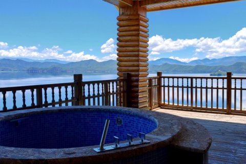 泸沽湖银湖岛大酒店
