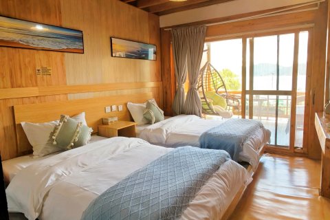 泸沽湖水岸花宿客栈