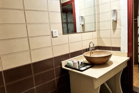 拉萨藏陶坊客栈(大昭寺八廓街店)