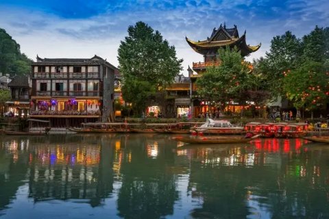 凤凰悦见雅院江景客栈