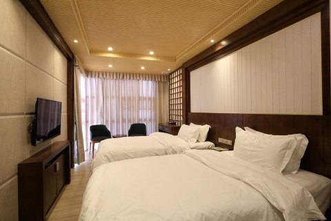 八宿然乌国际自驾房车露营营地