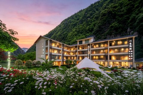 晓月晴岚花园私汤酒店(毕棚沟景区理小路店)